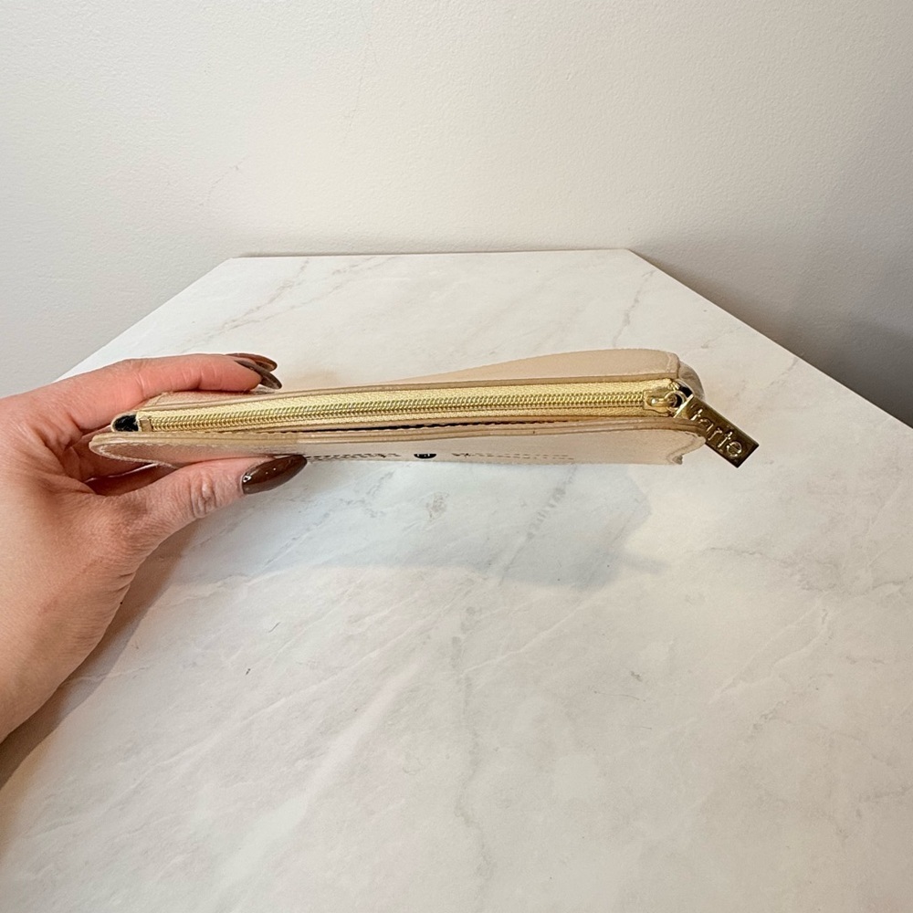 🔥NWOT Tarte Cat-Shaped Makeup Metallic Gold Bag🔥 - Picture 3 of 3